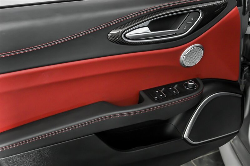 Used 2019 Alfa Romeo Giulia Quadrifoglio RWD image 15