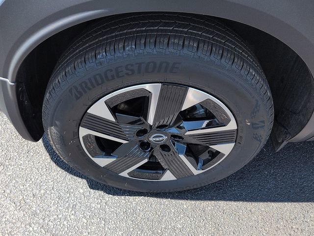 Used 2025 Nissan Kicks SV AWD/4WD image 9