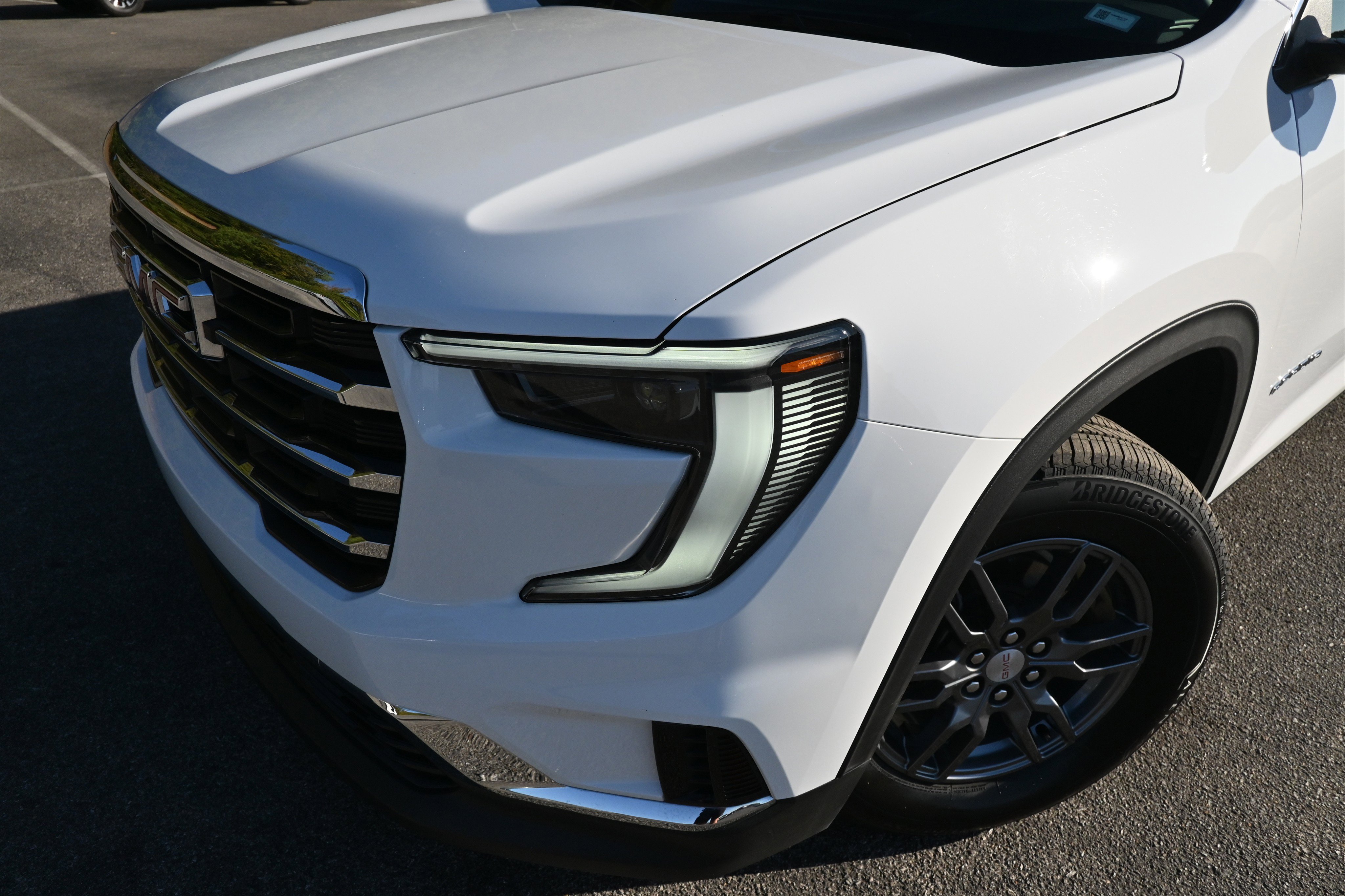 Used 2025 GMC Acadia Elevation image 13