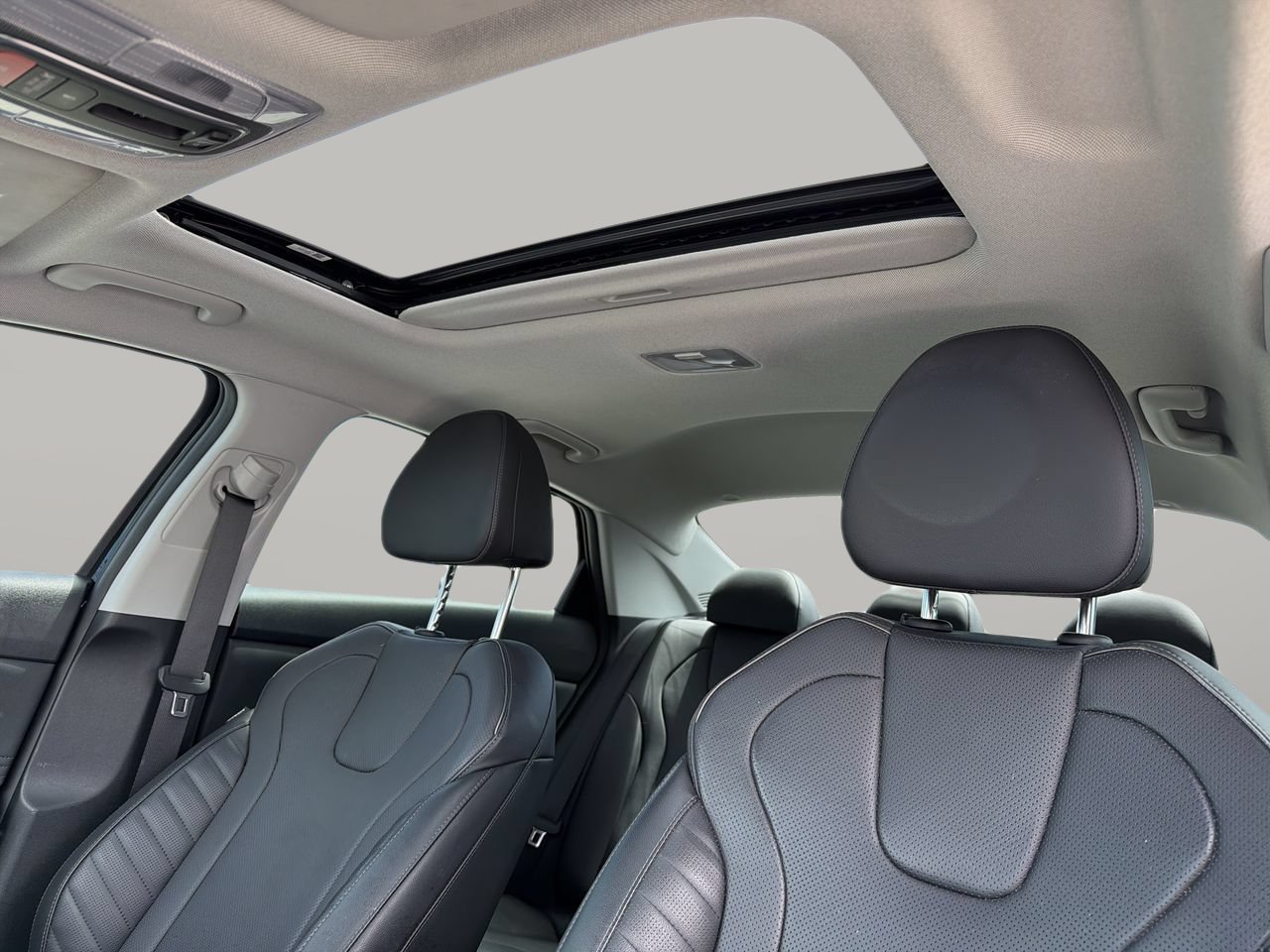Used 2023 Hyundai Elantra Limited FWD image 20