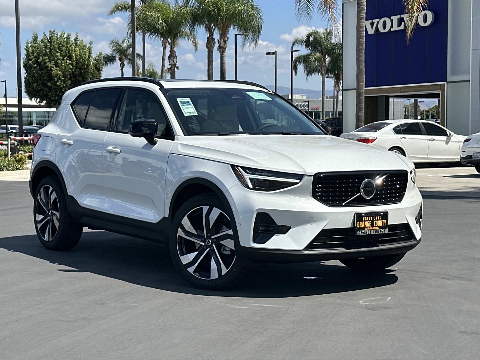 New 2026 Volvo XC40 B5 Ultra w/ Climate Package