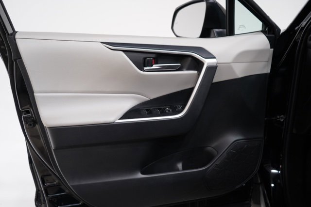 Used 2024 Toyota RAV4 XLE image 17