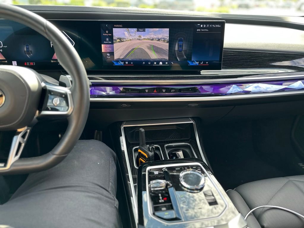 Used 2025 BMW 740i image 8