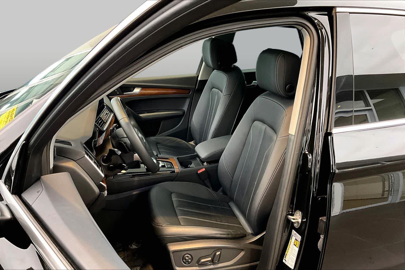 Used 2023 Audi Q5 2.0T Premium Plus w/ Premium Plus Package AWD/4WD image 8