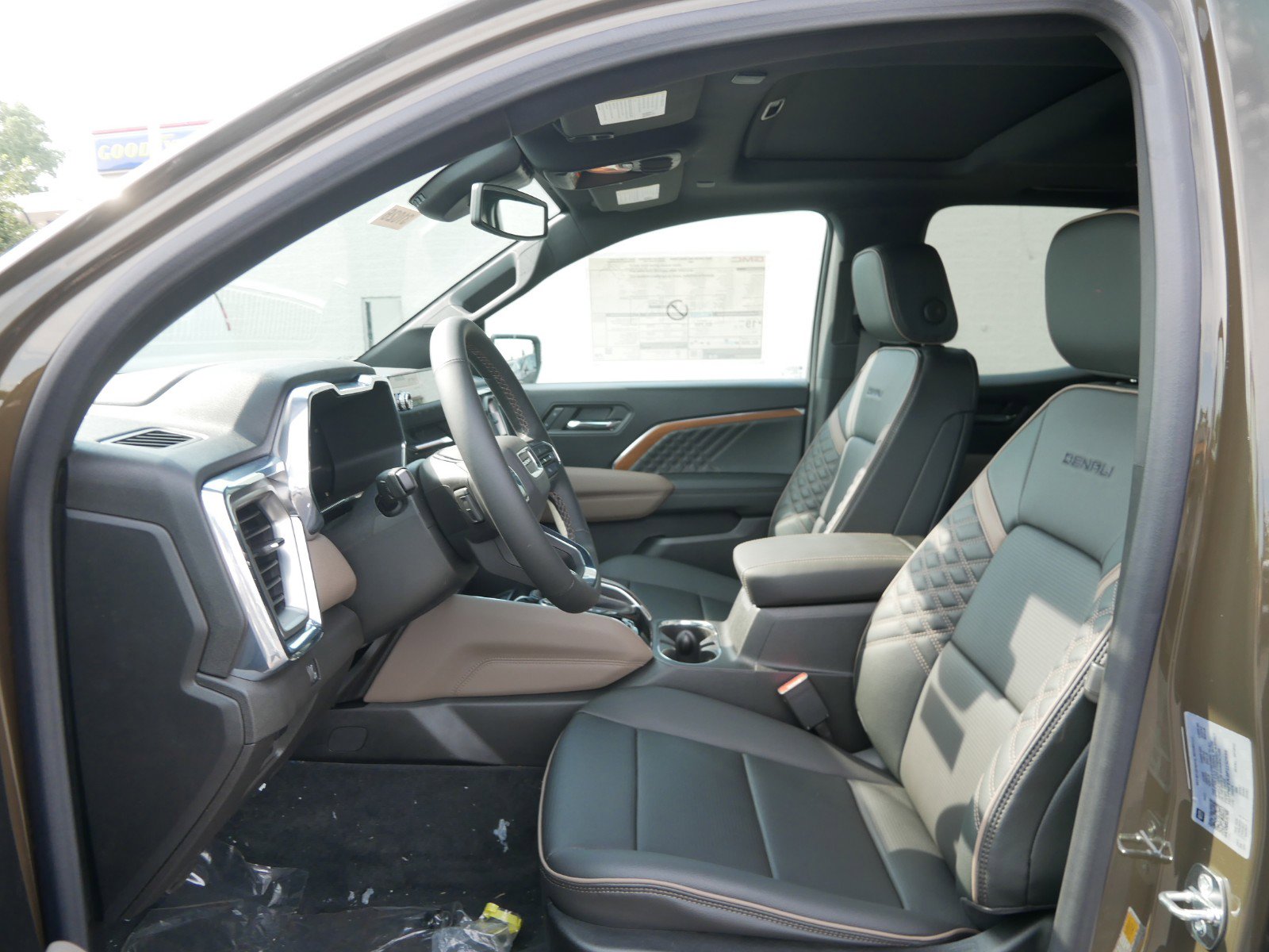 New 2023 GMC Canyon Denali image 3