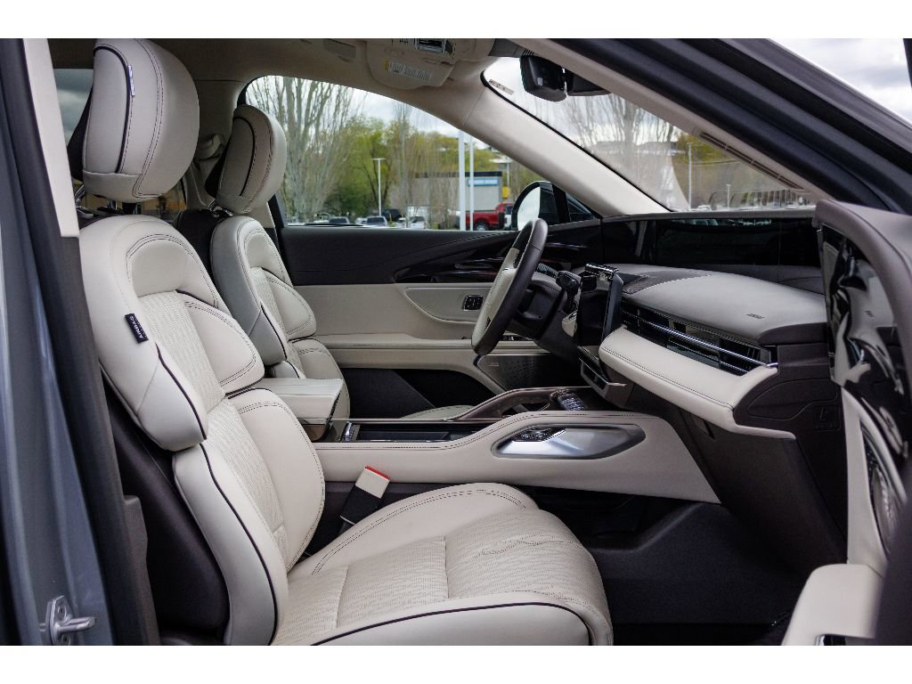 Used 2025 Lincoln Nautilus Black Label AWD/4WD image 11