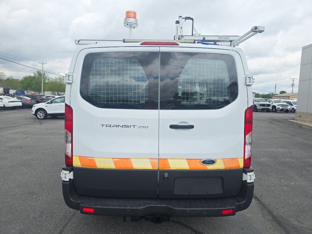 Used 2016 Ford Transit 250 130 Low Roof RWD image 7