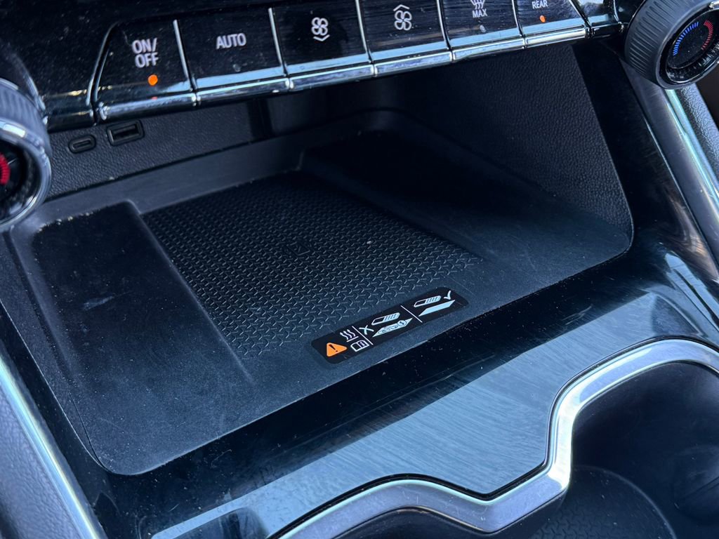 Used 2024 Chevrolet Traverse LT image 30