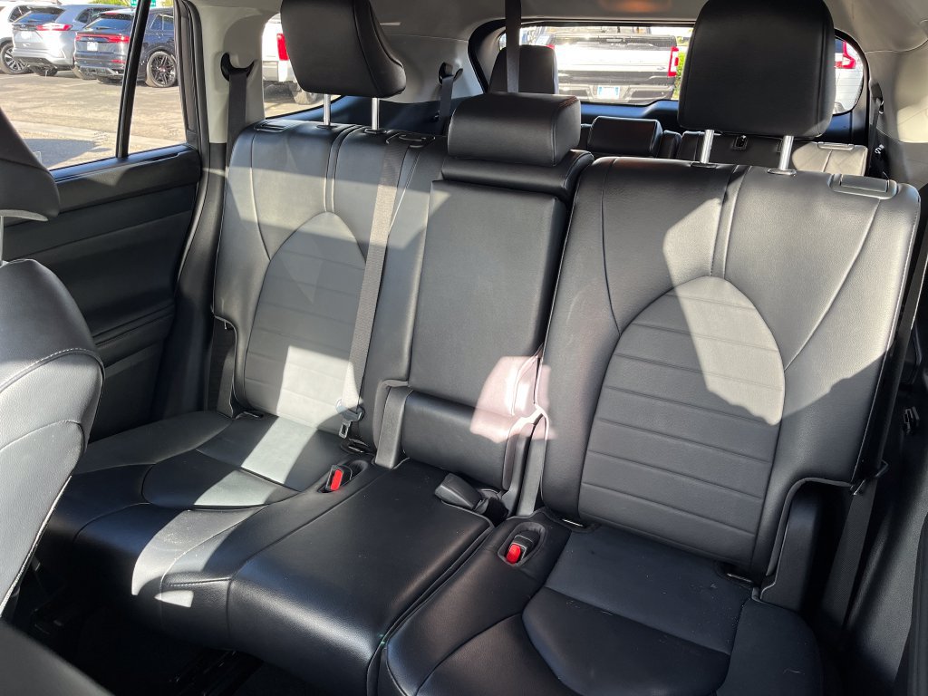 Used 2022 Toyota Highlander XLE FWD image 41