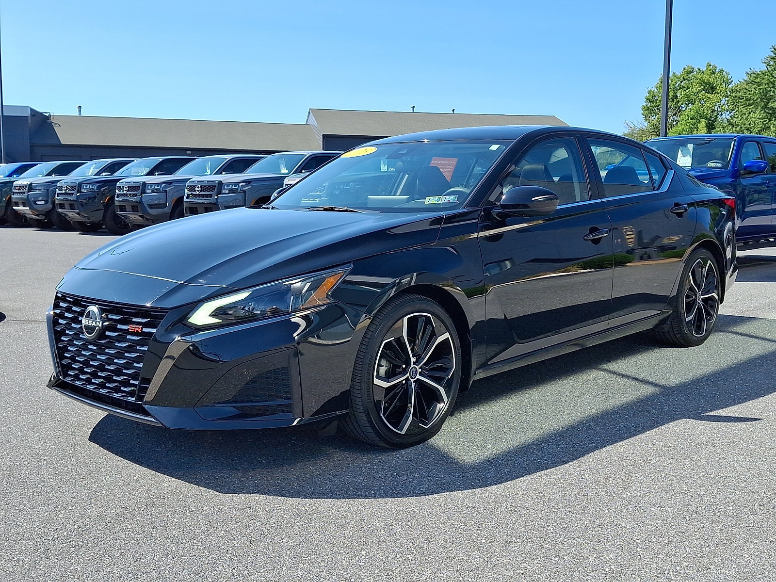 Certified 2023 Nissan Altima 2.5 SR w/ SR Premium Package FWD image 3