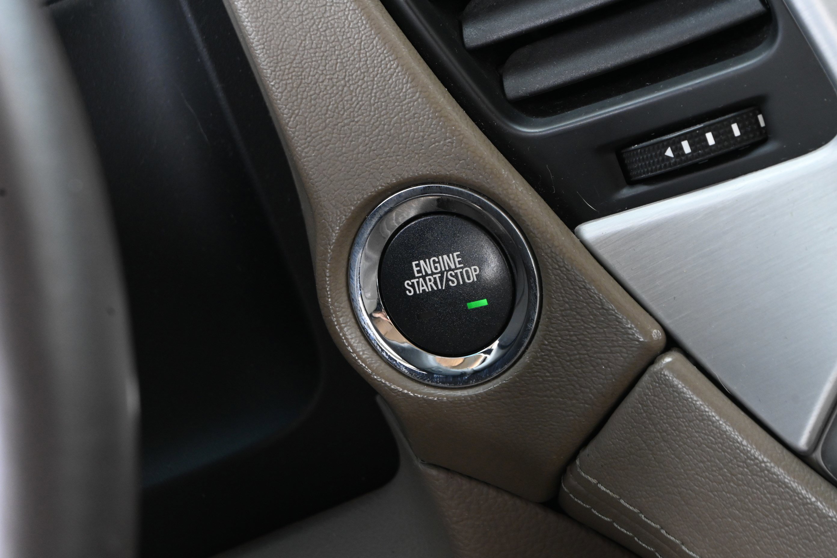 Used 2015 GMC Yukon SLT w/ Open Road Package image 34