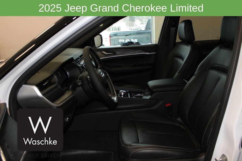 New 2025 Jeep Grand Cherokee Limited w/ Trailer Tow Package image 14