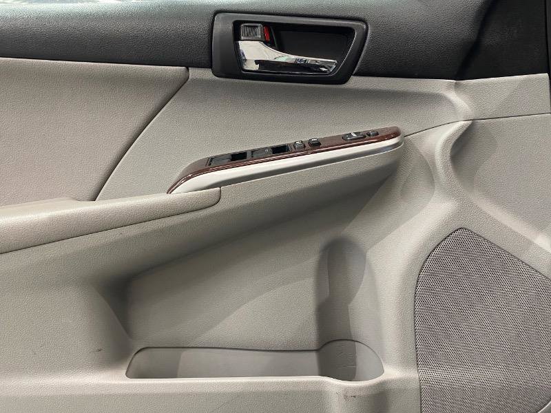 Used 2012 Toyota Camry XLE FWD image 9