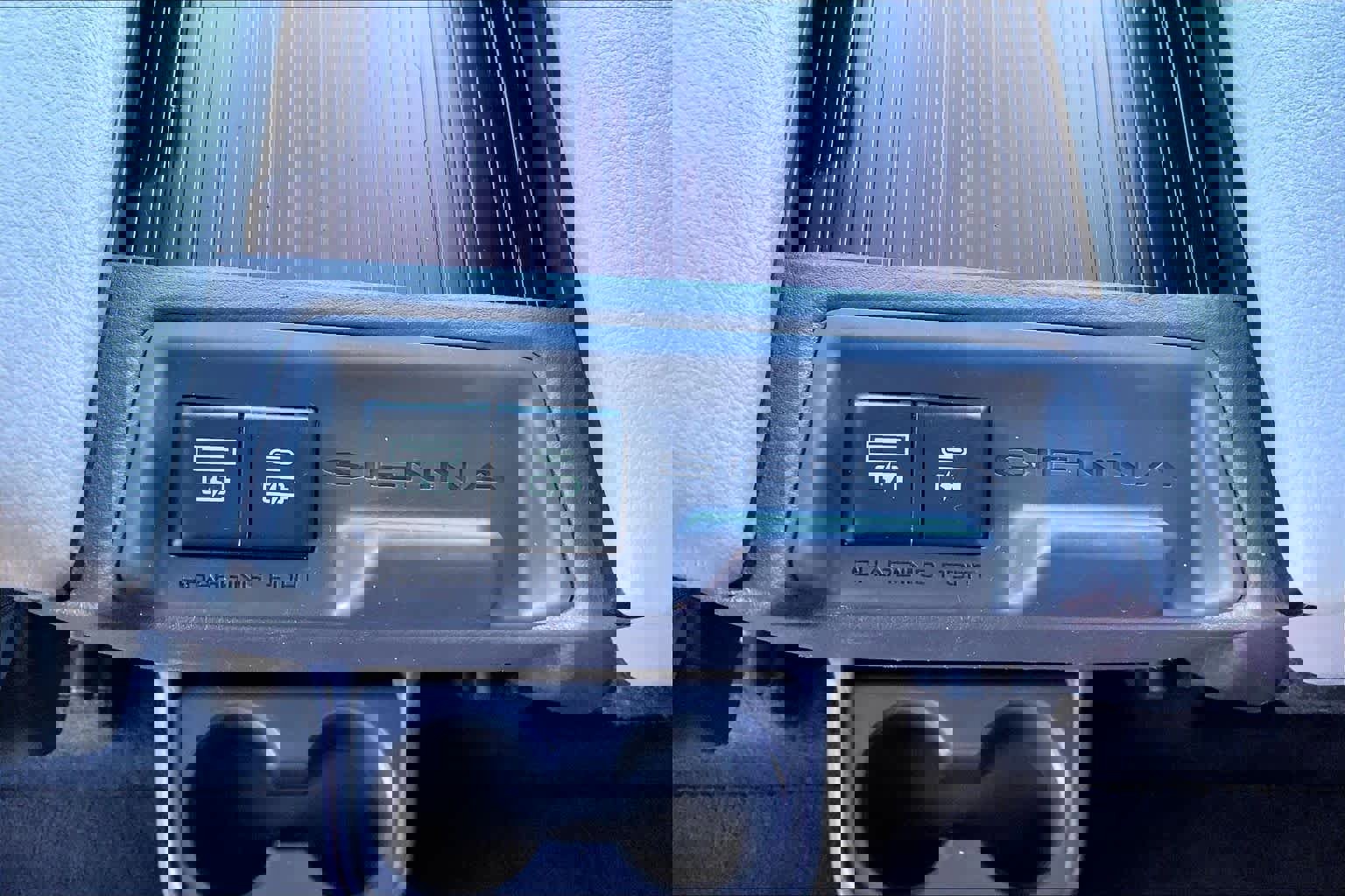 Used 2024 Toyota Sienna XLE image 34