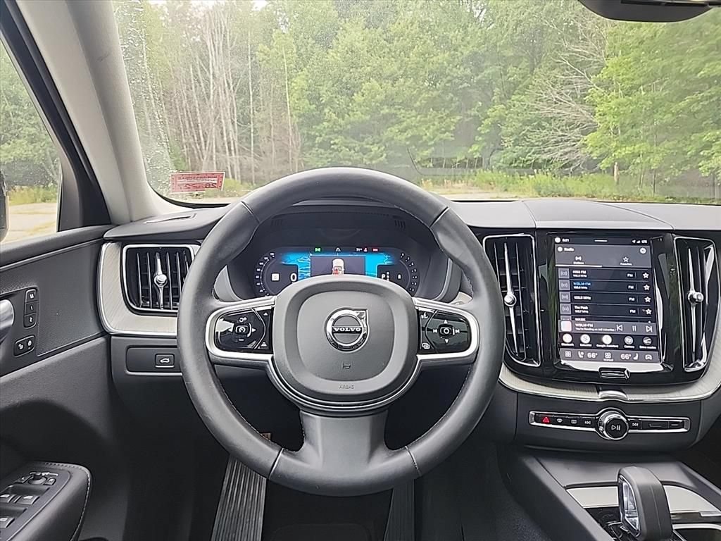 Certified 2025 Volvo XC60 B5 Plus w/ Climate Package AWD/4WD image 29