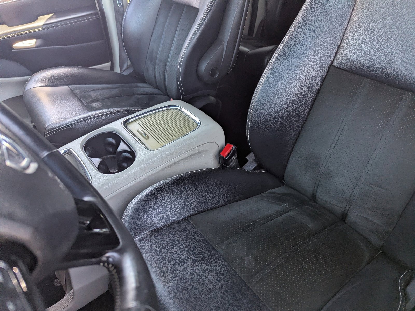 Used 2017 Dodge Grand Caravan SXT w/ Driver Convenience Group FWD image 19