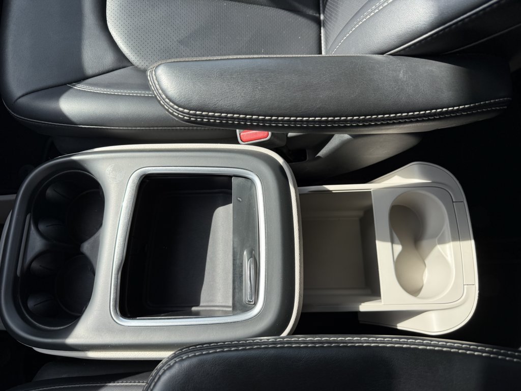 Used 2024 Chrysler Pacifica Touring-L FWD image 32