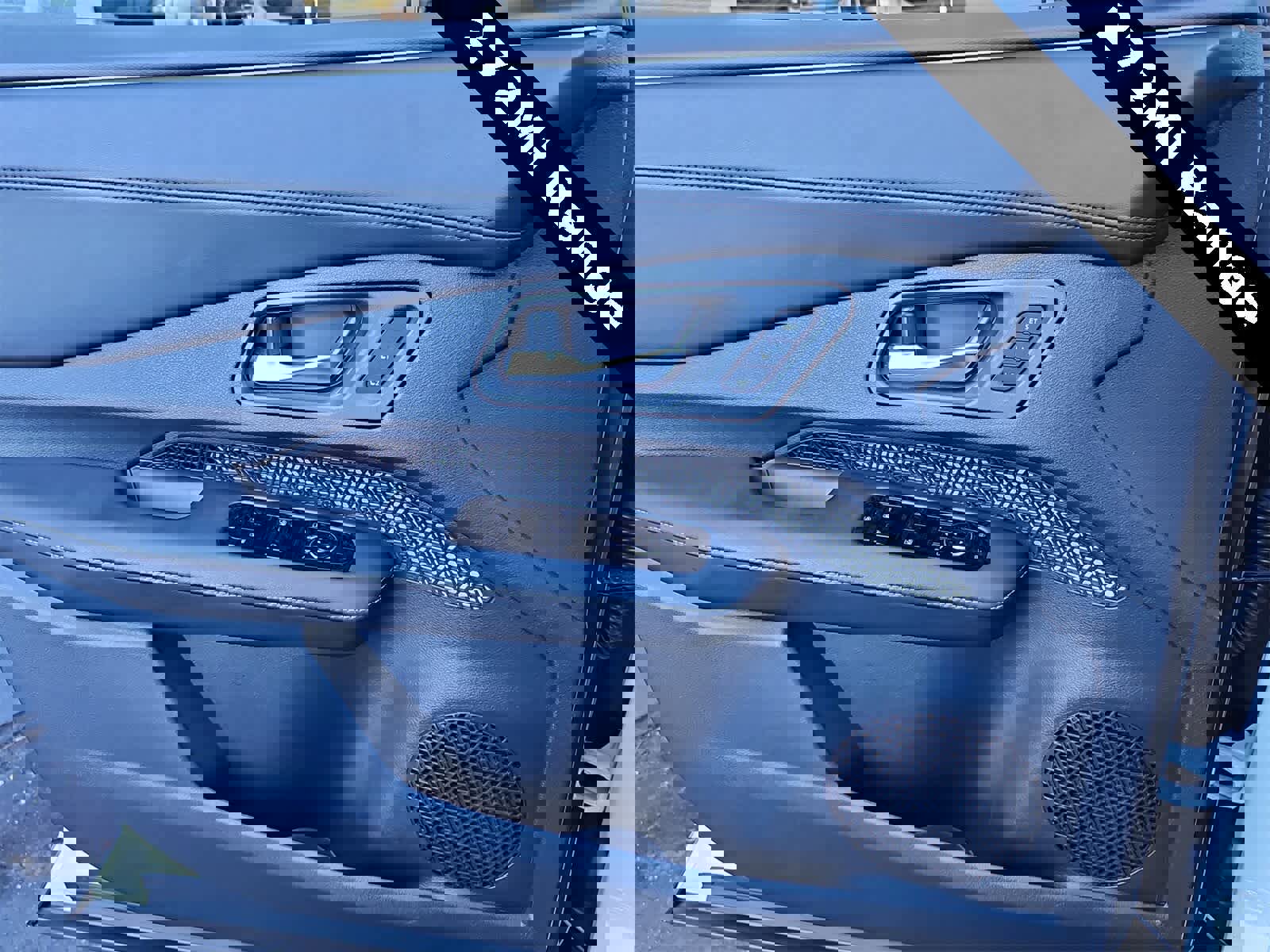 Used 2024 Nissan Ariya AWD image 28