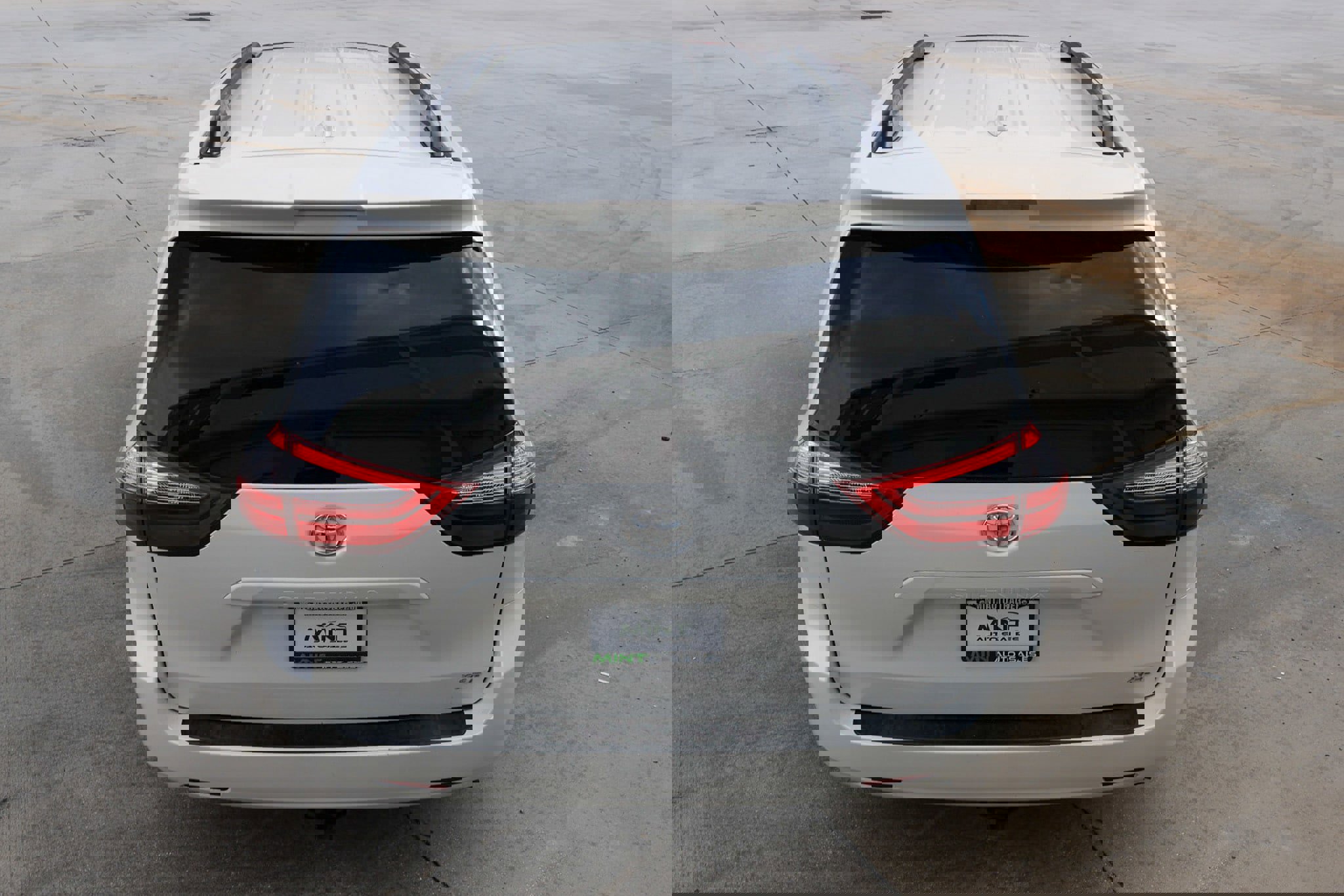 Used 2020 Toyota Sienna XLE image 12