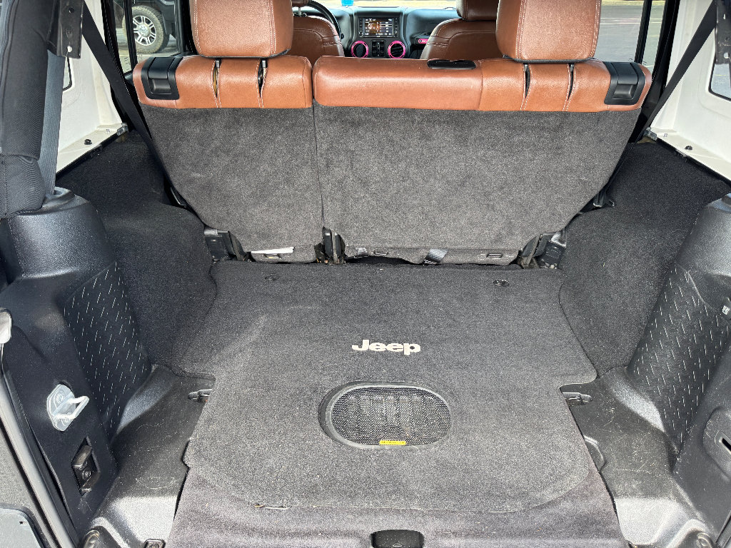 Used 2017 Jeep Wrangler Unlimited Sahara w/ Connectivity Group AWD/4WD image 9