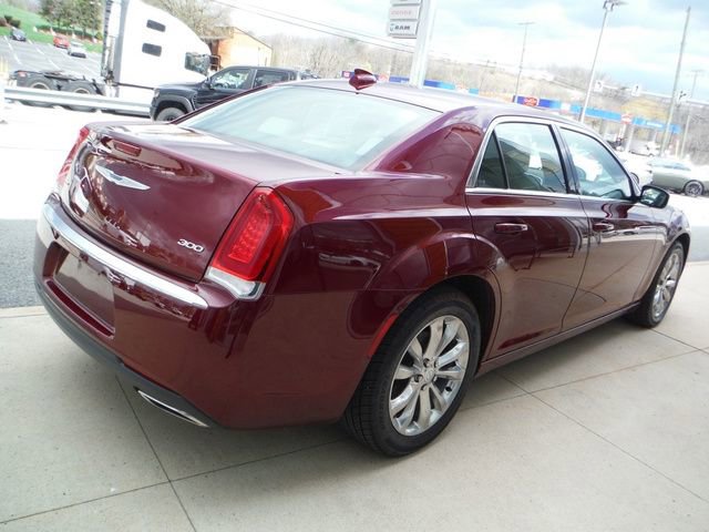 Certified 2018 Chrysler 300 Touring L image 9