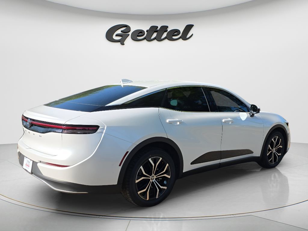 Used 2023 Toyota Crown XLE image 5