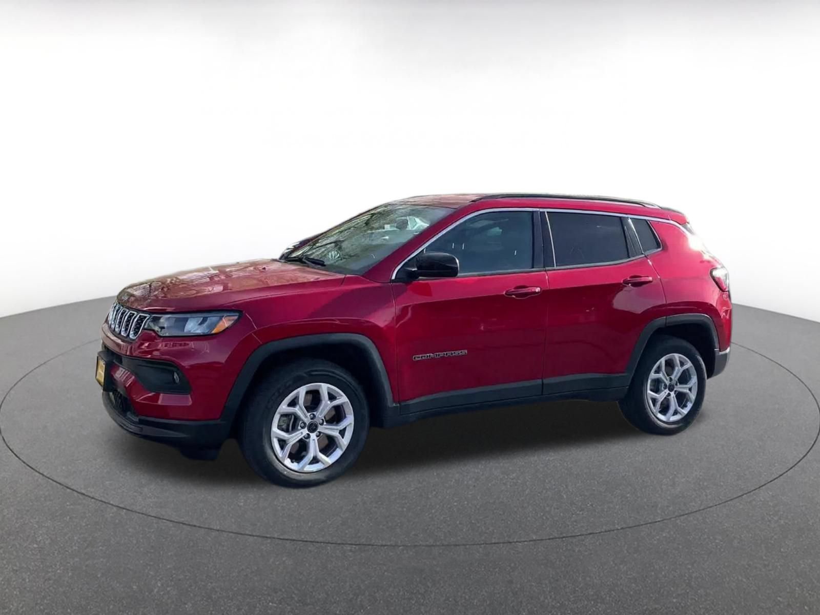 Used 2025 Jeep Compass Latitude AWD/4WD image 8