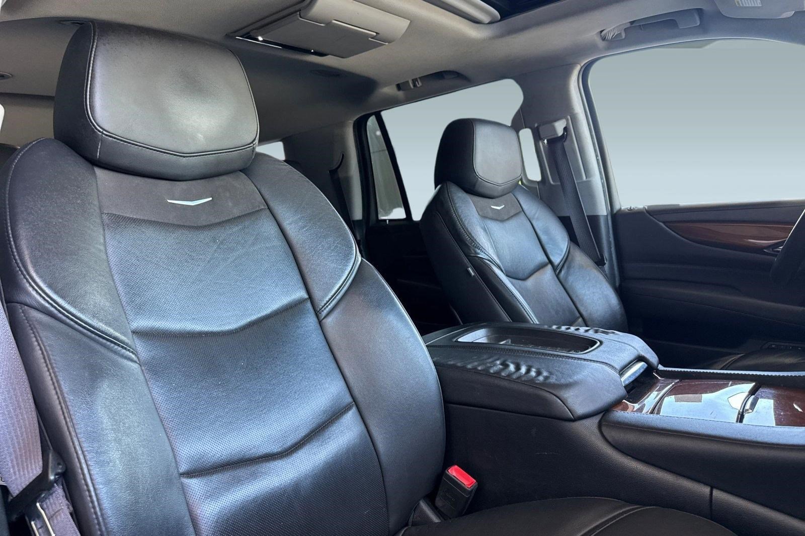 Used 2017 Cadillac Escalade Premium Luxury image 34