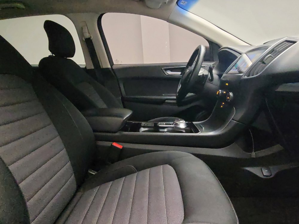 Used 2019 Ford Edge SE image 21