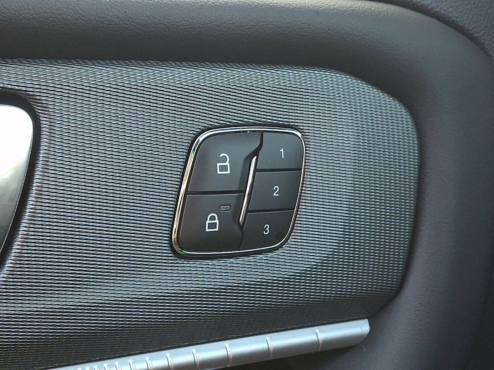 Certified 2025 Ford Explorer ST w/ Sun And Sound Package image 31