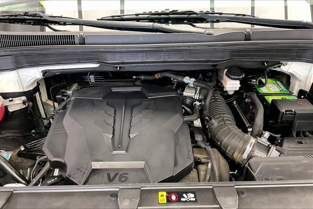 Used 2024 Kia Carnival EX image 9