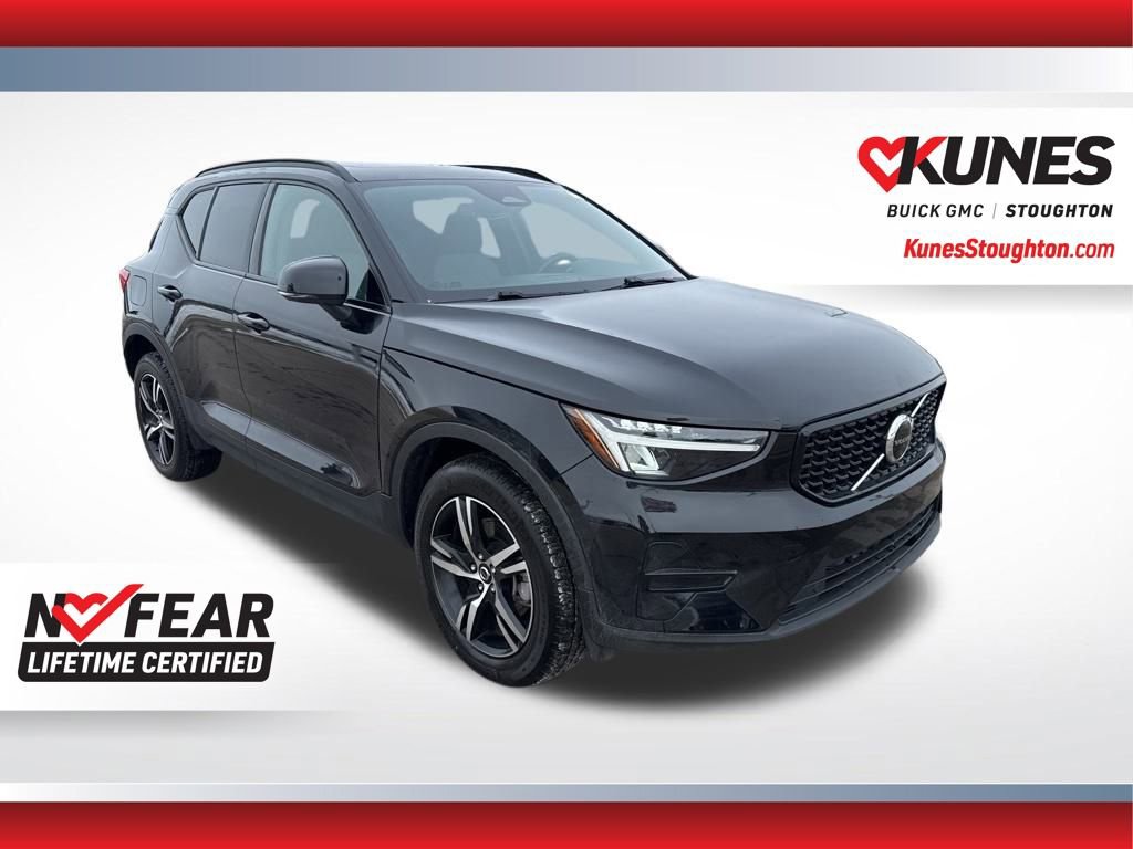 Used 2024 Volvo XC40 B5 Core image 1