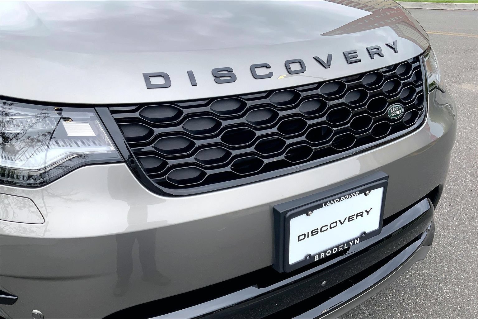 Certified 2025 Land Rover Discovery Dynamic SE AWD/4WD image 30