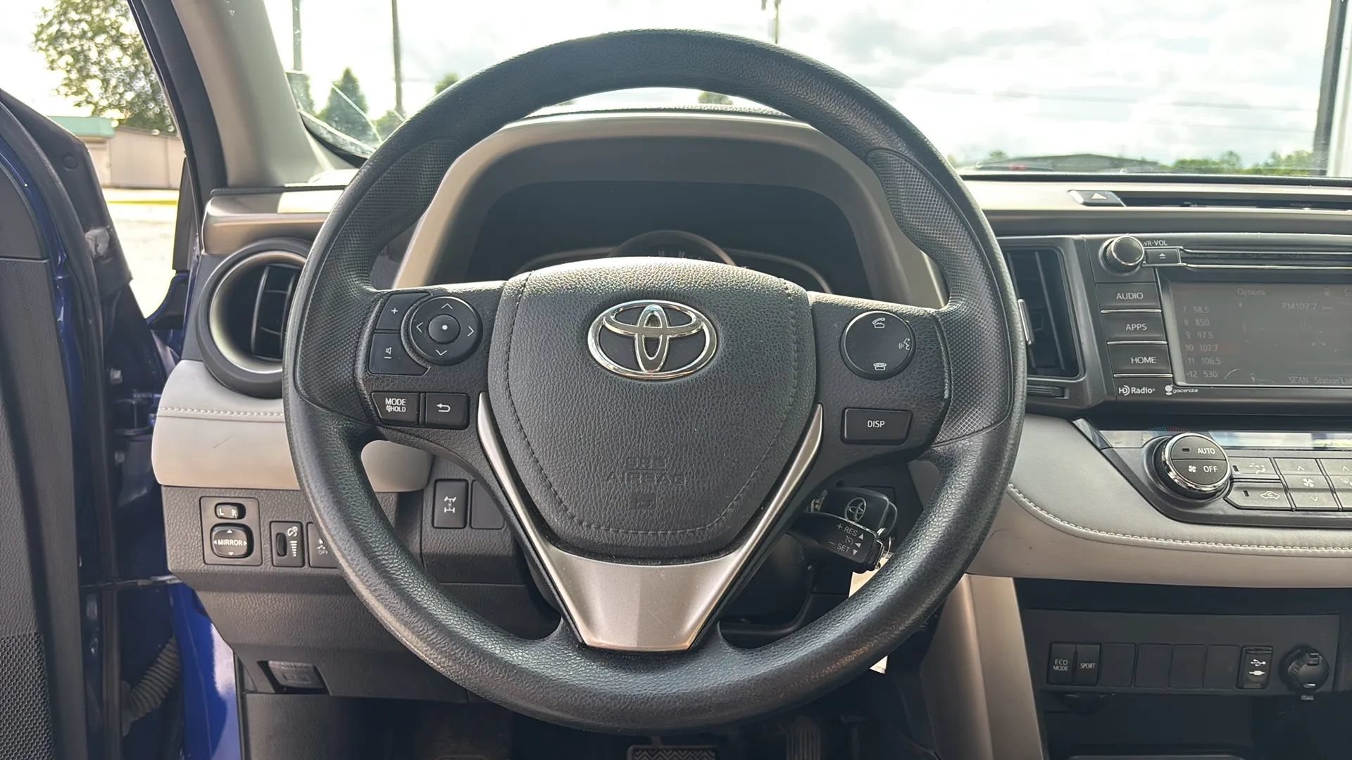 Used 2015 Toyota RAV4 XLE AWD/4WD image 21