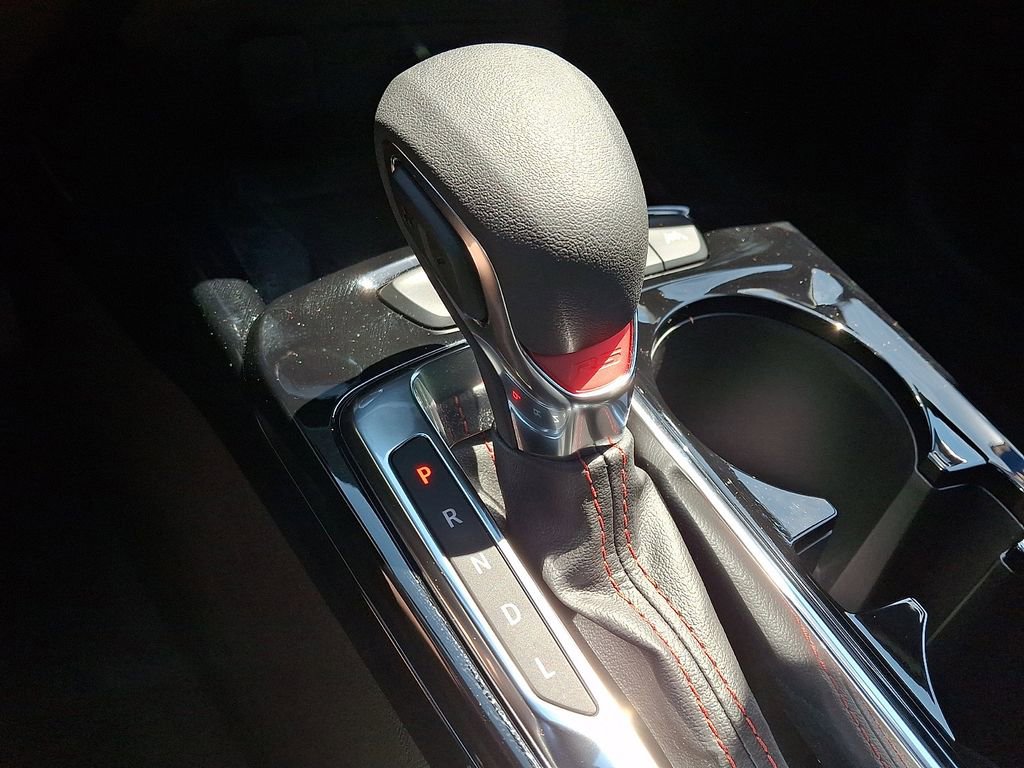 Used 2025 Chevrolet Trax RS w/ Sunroof Package FWD image 17