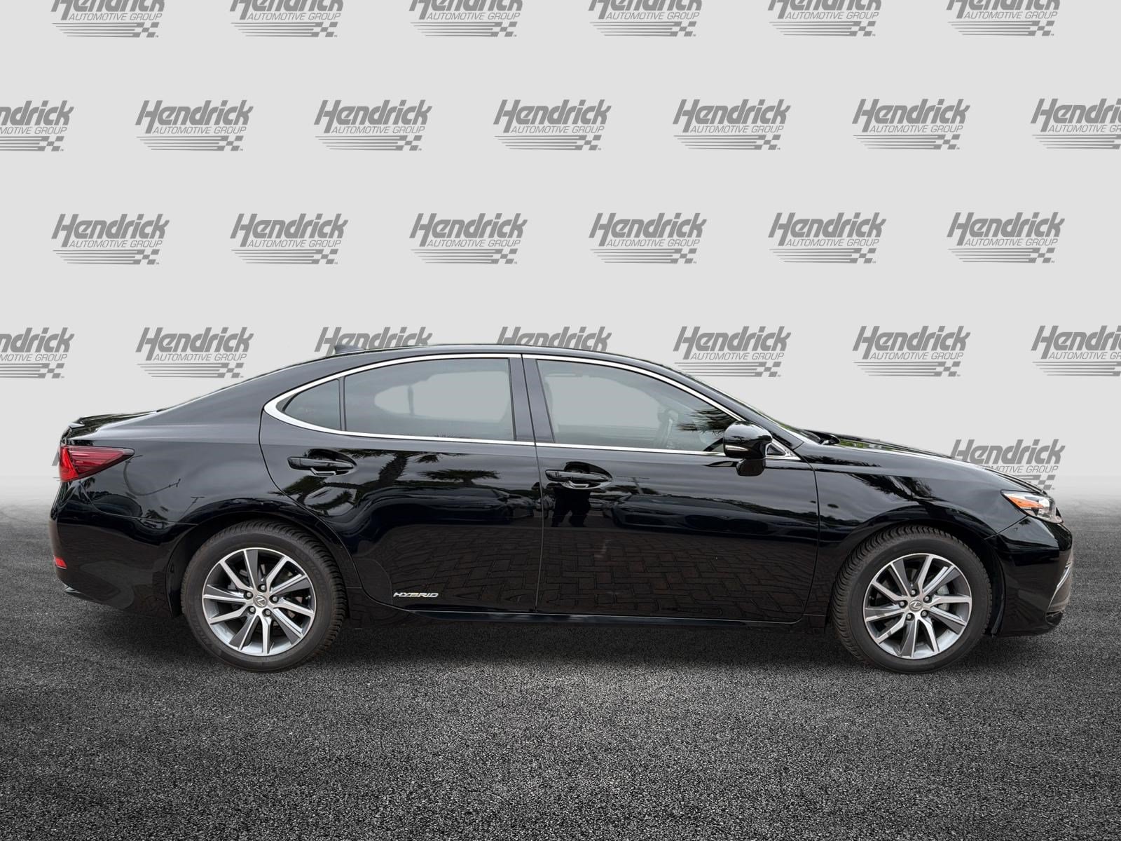 Used 2017 Lexus ES 300h w/ Luxury Package FWD image 11