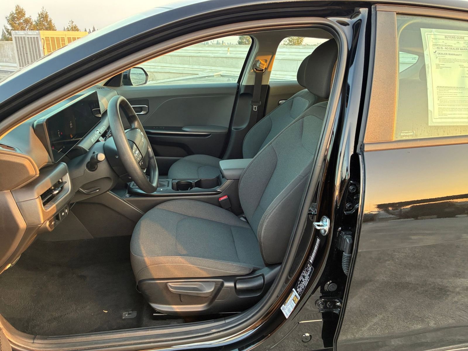 Used 2025 Kia K4 LXS image 25