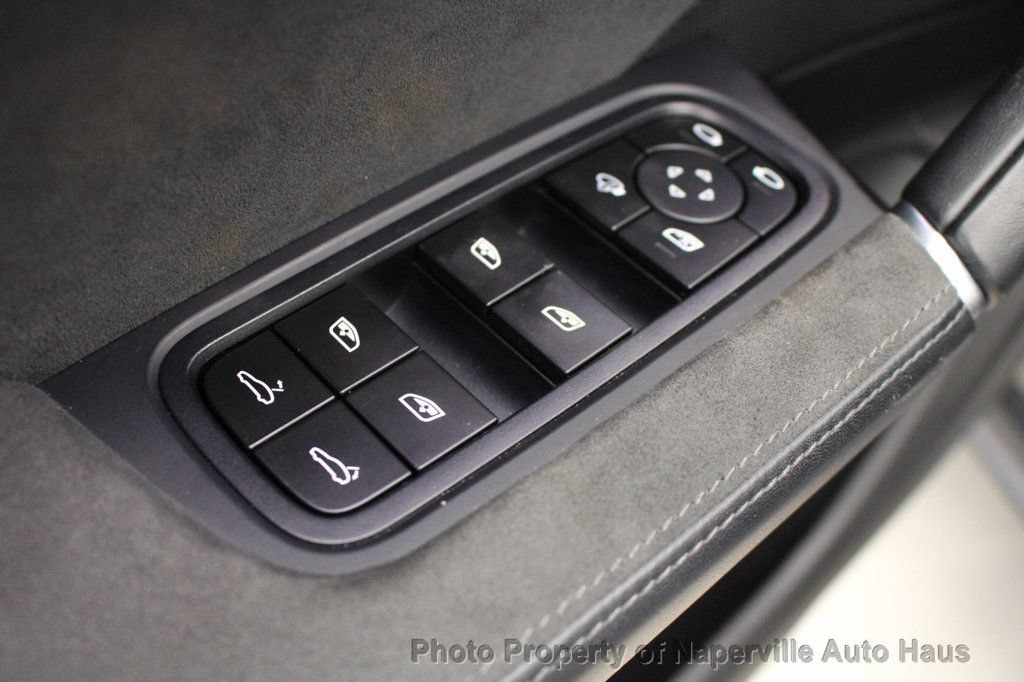 Used 2023 Porsche Cayenne GTS w/ Premium Package AWD/4WD image 11