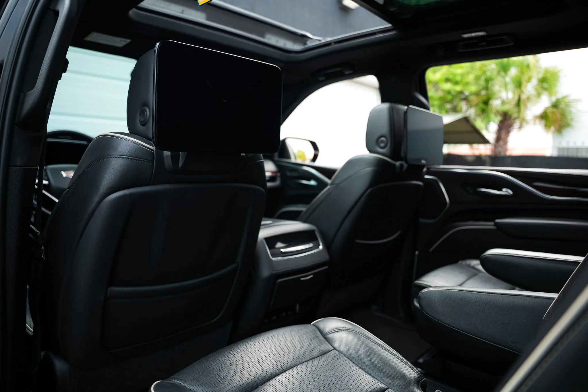 Used 2021 Cadillac Escalade ESV Premium Luxury w/ Performance Package AWD/4WD image 39