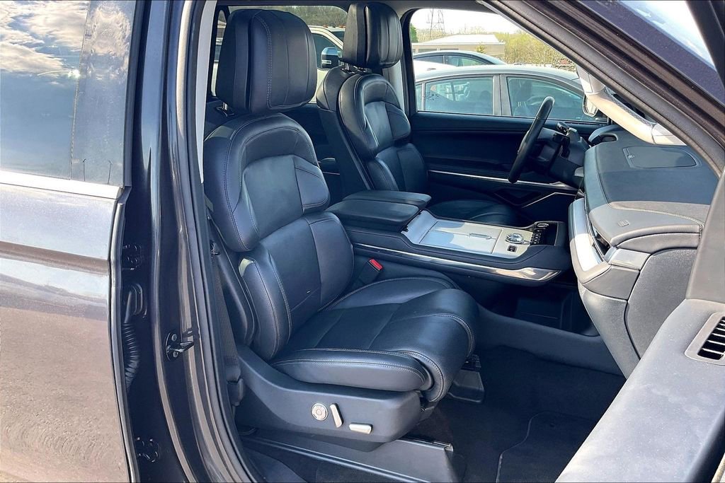 Used 2025 Lincoln Navigator Reserve AWD/4WD image 32