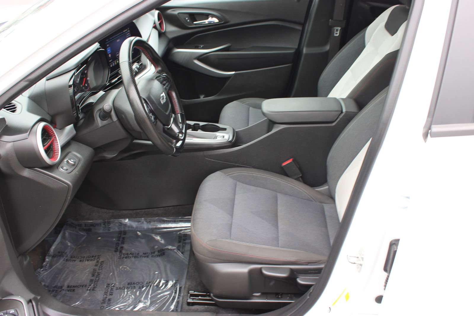 Used 2024 Chevrolet Trax RS w/ Driver Confidence Package FWD image 11