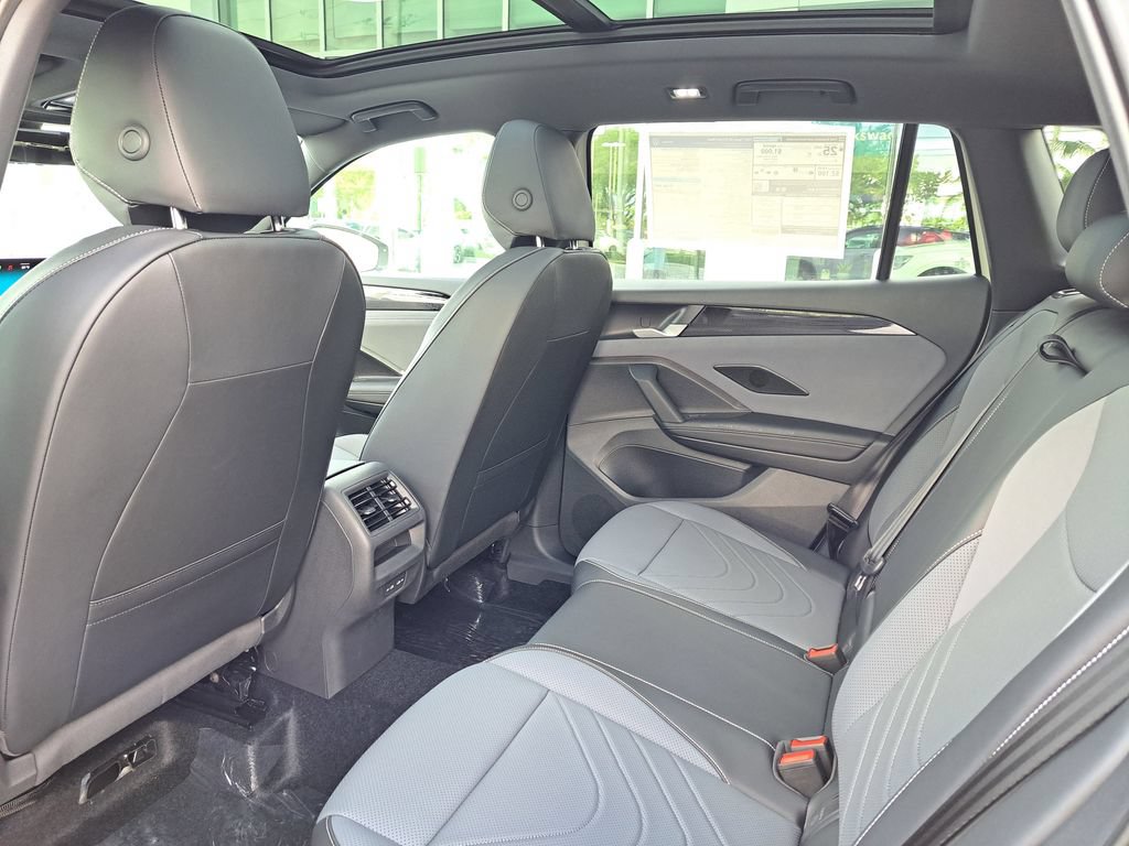 New 2026 Volkswagen Tiguan SE R-Line FWD image 4