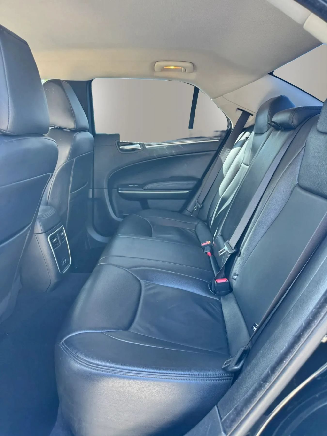Used 2022 Chrysler 300 Touring w/ Sport Appearance Package RWD image 17