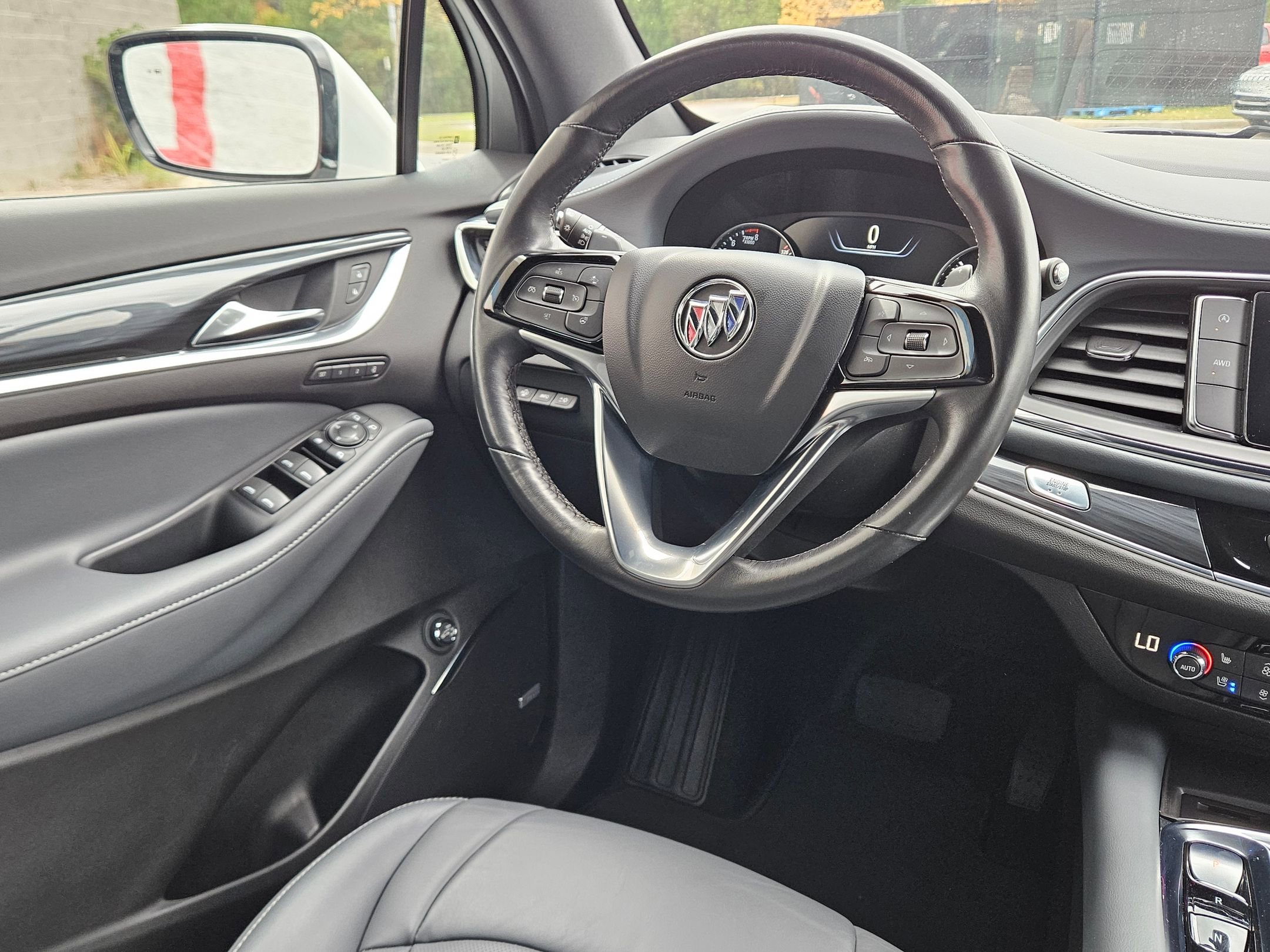 Used 2024 Buick Enclave Premium image 9