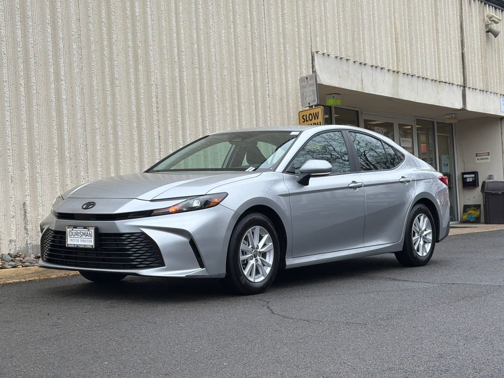 Used 2025 Toyota Camry LE w/ Convenience Package image 3