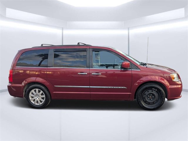 Used 2016 Chrysler Town & Country Touring w/ Driver Convenience Group image 2