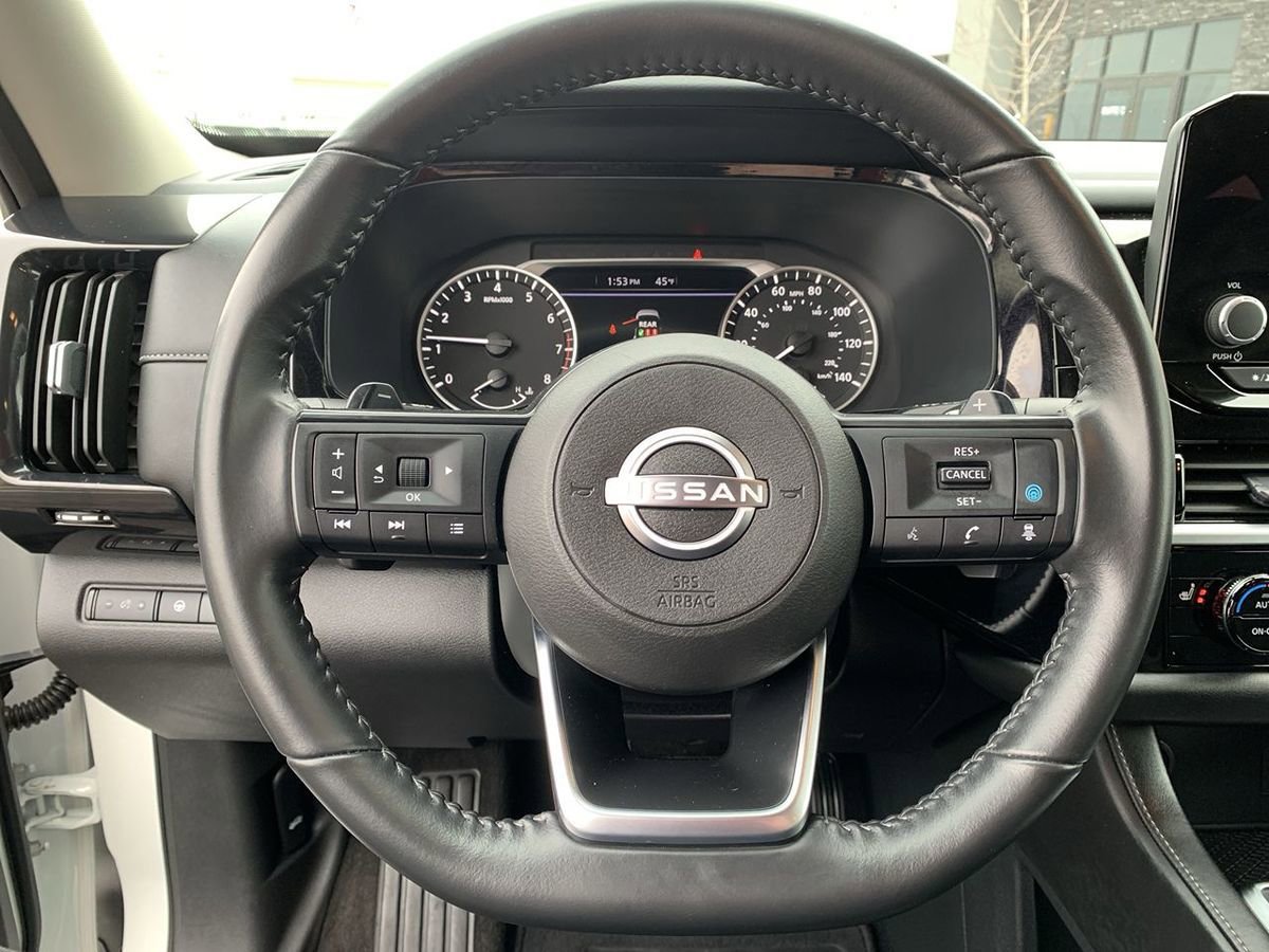 Used 2024 Nissan Pathfinder SV AWD/4WD image 17