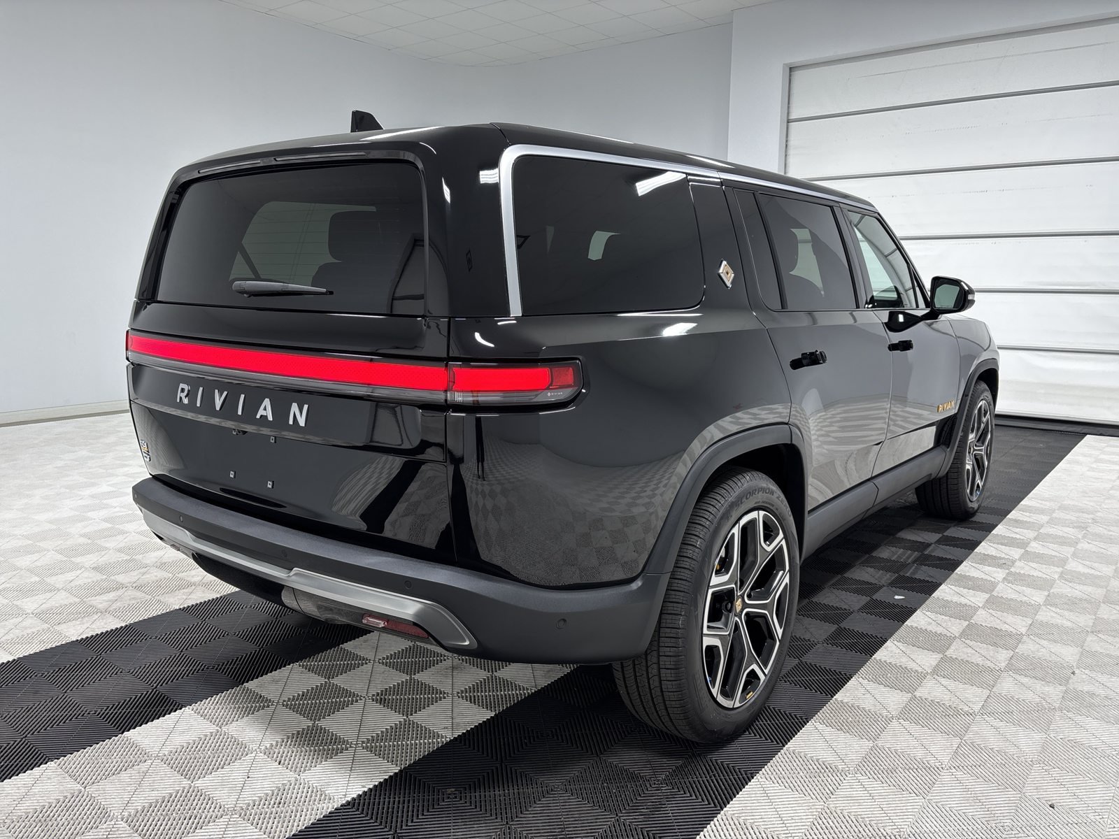 Used 2023 Rivian R1S Adventure Quad AWD/4WD image 5