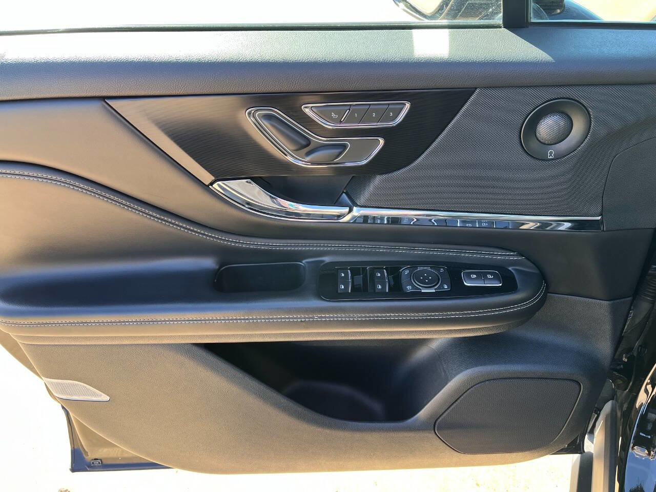 Used 2020 Lincoln Corsair Reserve w/ Equipment Group 201A image 8