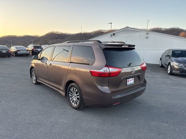 Used 2018 Toyota Sienna XLE w/ XLE Navigation Package image 6